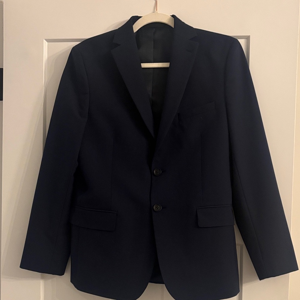 Kenneth Cole reaction Navy blue boys suit size 16R